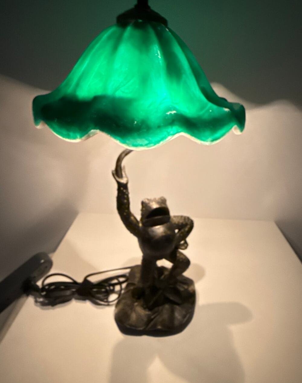 Tin Chi Andrea by Sadek 1999 Bronze Frog Lamp Green Lily Pad Glass Shade RARE